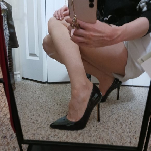 Shiny Black Stiletto Pumps - Picture 2 of 3